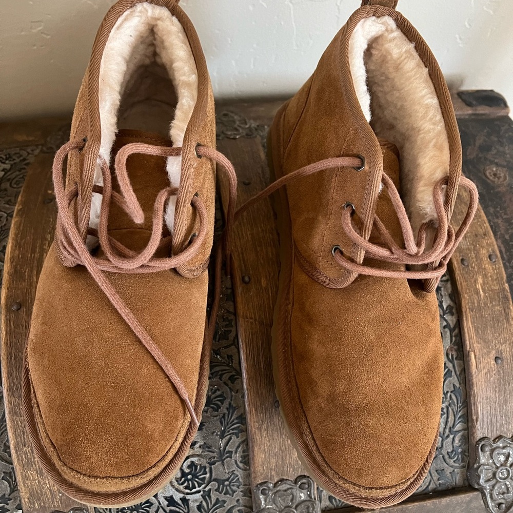 UGG brown fleece lined mens size 11 short boot